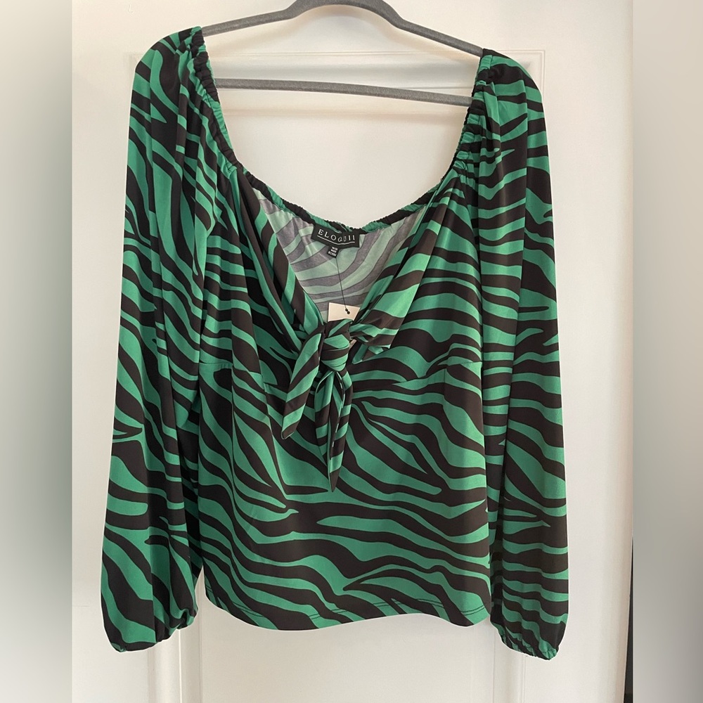 Green animal print cropped blouse